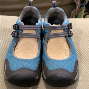 Keen Malibu walking Hiking Sport shoes. Size 9